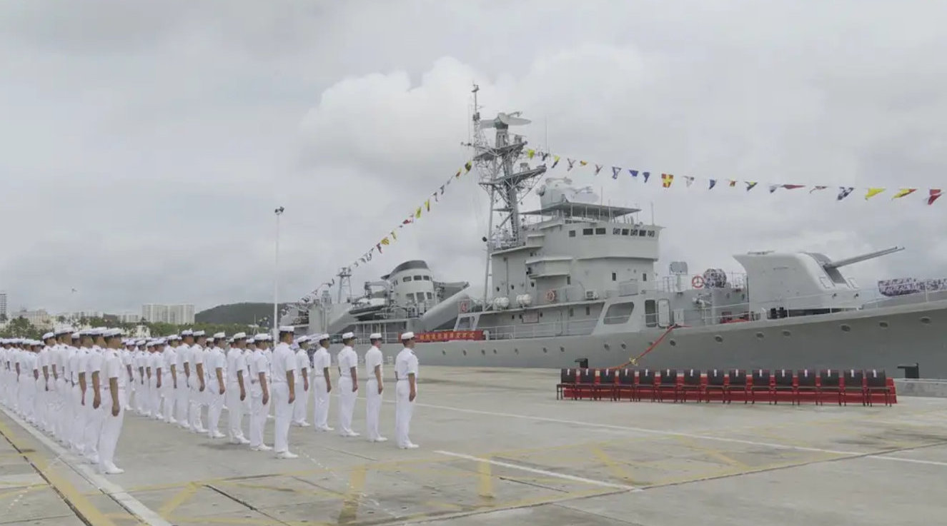 昭通舰是我国自主设计制造的导弹护卫舰,1987年加入人民海军战斗序列.