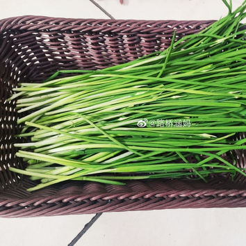 昨日从老家带回来的野菜 荠菜一一荠菜煮蛋 藠头一一藠头炒腊肉 水