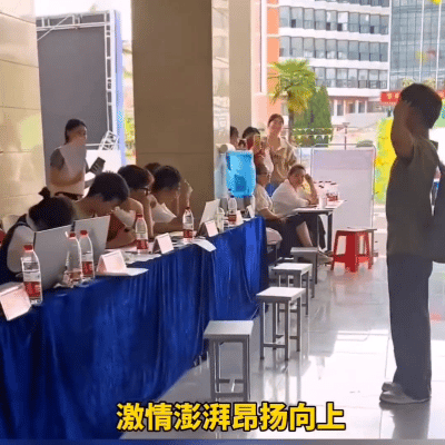 大一新生开学有多显眼包