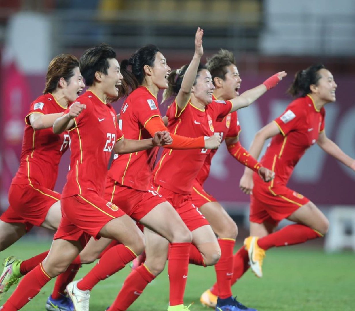 海报：中国女足再夺亚洲杯冠军--法治网