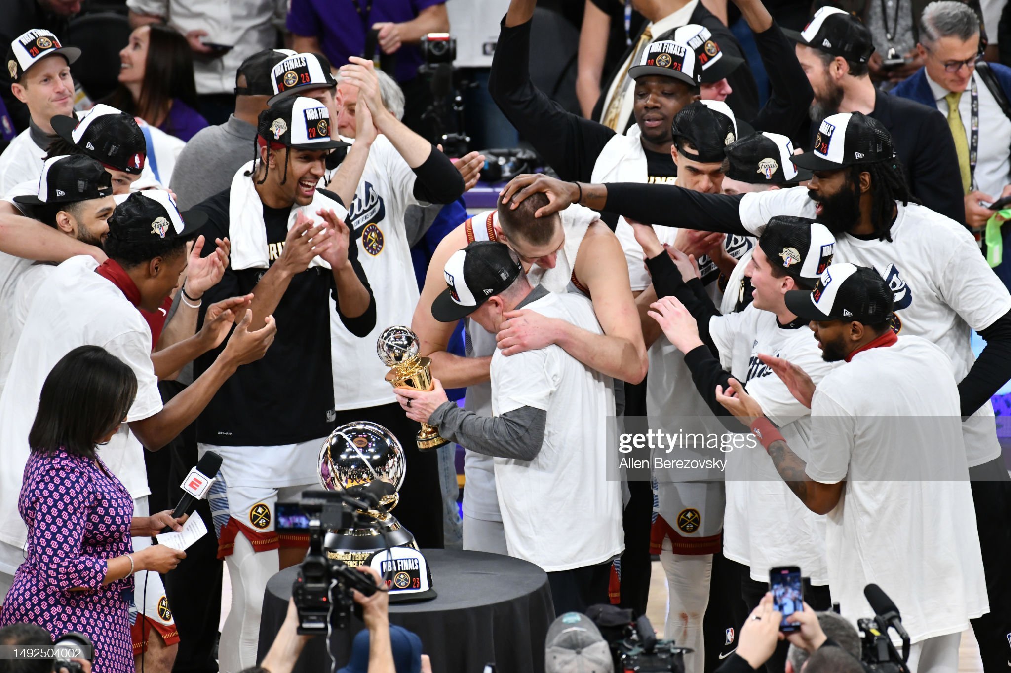 掘金队夺得NBA总冠军，约基奇当选最有价值球员_东方体育